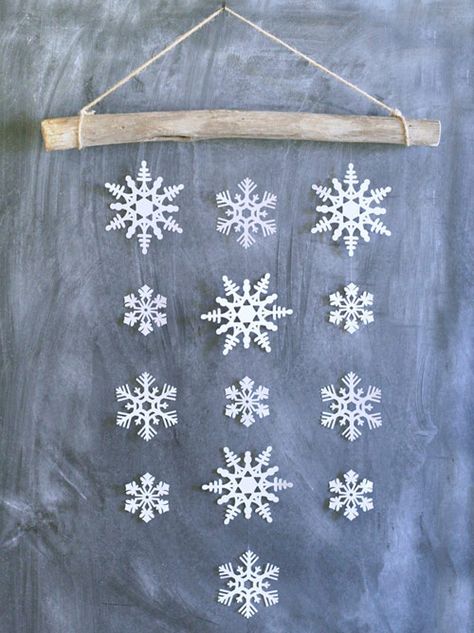 Diy Snowflake Decorations, Snowflake Crafts, Snowflake Wall, Diy Snowflake, Snowflake Craft, Simple Snowflake, Snow Flakes Diy, Winter Decorations Diy, Christmas Craft Projects