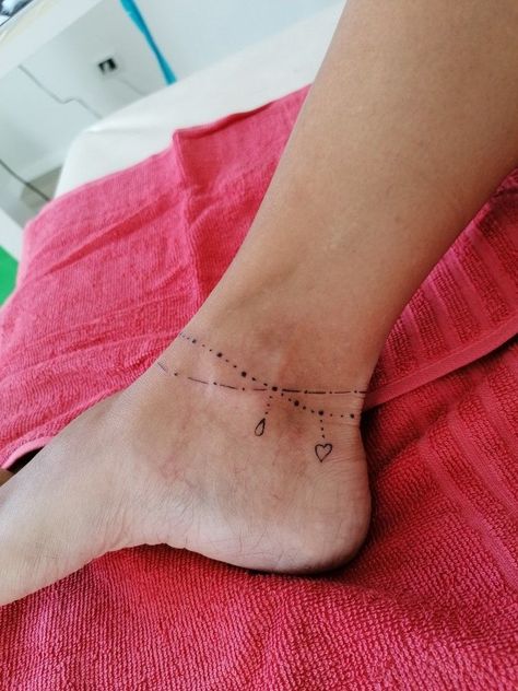 Tattoos Ankle Bracelet, Kidney Tattoo, Charm Anklet Tattoo, Anklet Tattoos For Women, Blue Ink Tattoos, Amor Tattoo, Ink Tattoo Design, Red Tattoo Ideas, Mama Tattoo