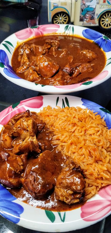 Mole Recipe Mexican, Mexican Chicken Mole, Chicken Mole Recipe, Homestyle Meals, Mexican Mole, Mole Recipe, Boiled Chicken Recipes, Chicken Mole, Traditional Mexican Dishes