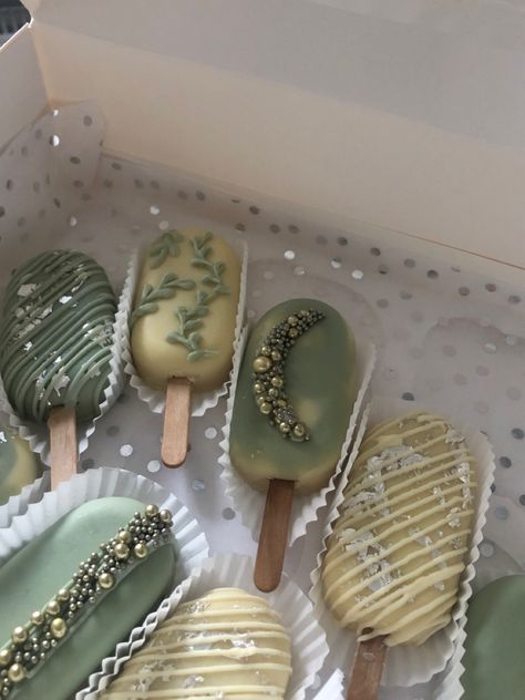 cute sage green and yellow cake pops for my birthdayy Light Green Cake Pops, Birthday Sage Green Theme, Sage Green 18th Birthday Theme, Sage Green Quinceanera Theme Cake, Sage Green Treats, Quinceanera Sage Green Theme, Sweet 16 Sage Green Theme, Quince Sage Green, Sage Green Birthday Decor