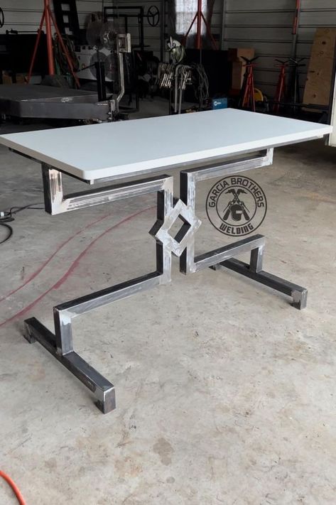 Metal Dining Table Design, Welding Furniture Projects, Metal Projects Ideas, Steel Table Design, Metal Fabrication Projects, Metal Kitchen Table, Steel Bed Design, Iron Furniture Design, Steel Furniture Design