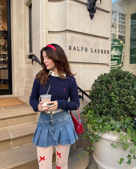 Ralphs Coffee, Gossip Girl Style, Bow Tights, Cute Mini Skirt Outfits, Style Pleated Skirt, Blair Waldorf Gossip Girl, Simple Style Outfits, 90s Inspired Outfits, Gossip Girl Fashion