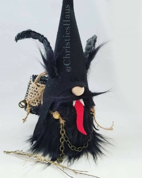 Krampus Decorations Diy, Krampus Wreath, Krampus Crafts, Goth Gnome, Diy Krampus, Dark Yule, Black Gnome, Alpine Christmas, Creepy Crafts