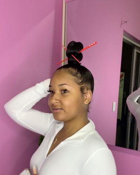 Bun With Chopsticks Hairstyles, Bun With Chopsticks, Chopsticks Hairstyles, Chinese Bun, Beauty Plan, Top Knot Bun, Chopstick Hair, Knot Bun, Bun Updo