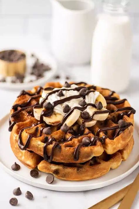 Chocolate Chip Waffle Recipe, Chocolate Chip Waffles, Fluffy Waffles, Waffle Maker Recipes, Chocolate Waffles, Best Chocolate Chip, Waffle Toppings, Fudge Sauce, Think Food