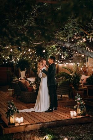 Intimate Evening Wedding, Backyard Sunset Wedding, Small Wedding Reception Decor, Outdoor Backyard Wedding, Moonlight Wedding, Trees With Lights, Small Private Wedding, Fairytale Wedding Theme, Backyard Wedding Ceremony