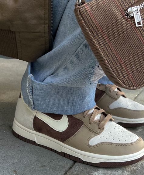 Brown Nike Dunks Outfit Men, Masc Accessories, Dunks Neutral, Brown Nike Dunks, Nike Dunks White, Brown Dunks, Dunks White, Neutral Sneakers, Nike Dunk Lows