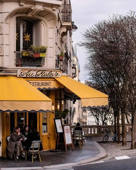 Cafe Reference Photo, Urban Sketching Reference Photos, Paris Street Cafe, Squiggle Art, City Streets Photography, French City, European Village, Watercolor Art Landscape, Italian Street