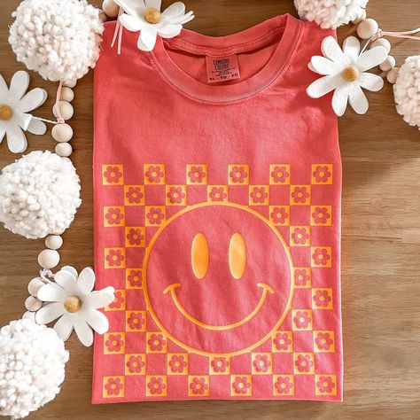 This Womens Graphic Tees item by TeesByDCo has 505 favorites from Etsy shoppers. Ships from Charlotte, NC. Listed on Aug 2, 2023 Groovy Typography, Smiley Flower, Groovy Shirt, Cute Shirt Designs, Family Shirts Matching, Trendy Graphic Tees, Vinyl Shirts, Typography Tshirt, 70s Retro