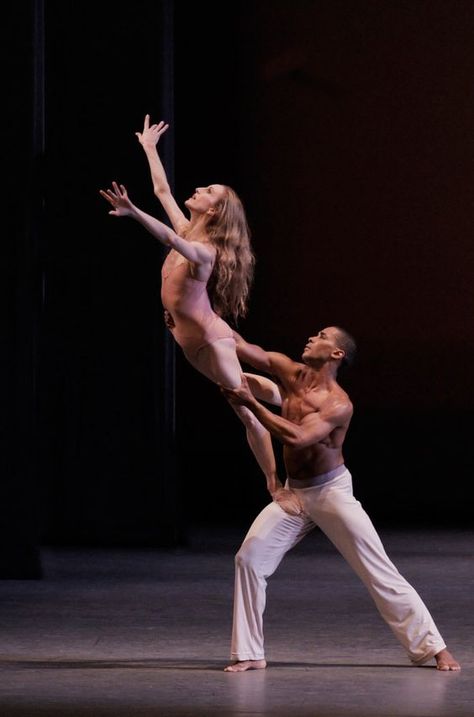 Wendy Whelan and Craig Hall in Christopher Wheeldon’s 'After the Rain', New York City Ballet, October 2014. © Paul Kolnik. Wendy Whelan, Ballet Lifts, Choreography Ideas, Ballet Couple, Male Cheerleaders, Dancing Poses, Books And Art, Pink Leotard, New York City Ballet