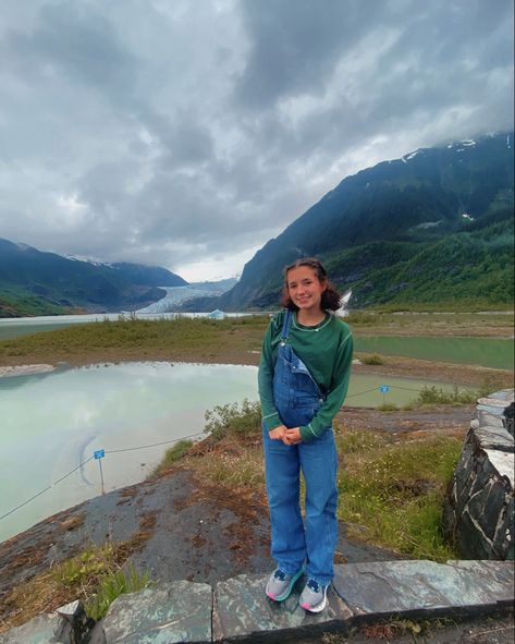 Hiking Overalls Outfit, Outdoorsy Outfit, Outdoorsy Outfits, Cute Hiking Outfit, Overalls Outfit, Granola Girl, Girl Fits, Hiking Outfit, Fit Check