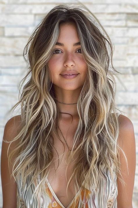 Versatile and beautiful beach waves on long hair showcased in 26 inspiring photos Waves On Long Hair, Beach Waves Long Hair, Fine Hair Styles, Dry Long Hair, Beach Blonde Hair, Fine Hair Styles For Women, Lob Haircuts, Long Hair Waves, Beach Blonde