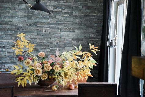 A Bountiful Fall Floral Arrangement by Sarah Winward Sarah Winward, Thanksgiving Week, Ikebana Arrangements, Fall Floral Arrangements, Winter Wedding Flowers, Flower Arrangements Simple, Modern Fall, Spring Wedding Flowers, Wedding Flowers Summer