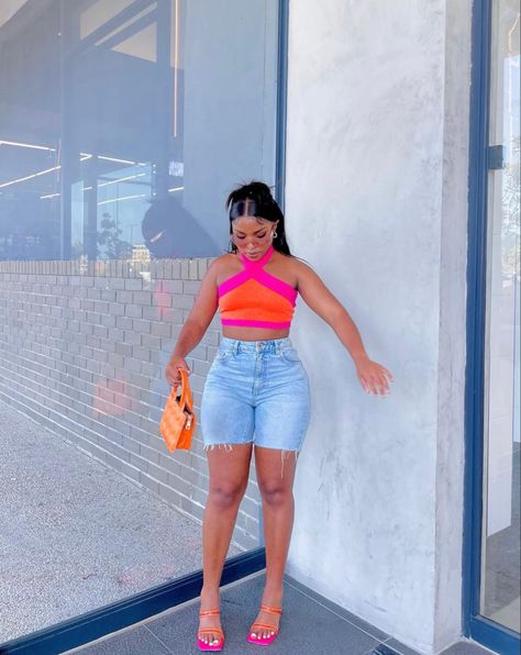 @_zimkhitha on Instagram Cute Shorts Outfits Black Women, Casual Late Summer Outfits, Shorts Brunch Outfit, Summer Baddie Outfits Instagram, Summer Outfit Inspo Black Women, Pretty Outfits Baddie, Color Shorts Outfit, Denim Shorts Outfit Black Women, Black Women Summer Outfits