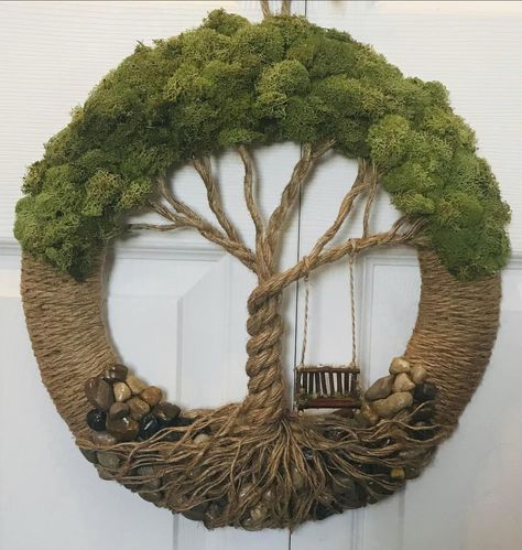 Jute Tree, Diy Tree Of Life, Rope Wreath Diy, Tree Of Life Crafts, Dekoratívne Vence, Make A Wreath, Easy Diy Wreaths, Reindeer Moss, Door Wreaths Diy