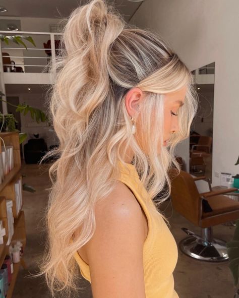 Long Half-Up Ponytail with Face-Framing Down Ponytail Hairstyles, Half Down Ponytail, Half Up Half Down Ponytail, Down Ponytail, Braided Half Updo, Chic Ponytail, Hair Half Up Half Down, Pony Hairstyles, High Pony