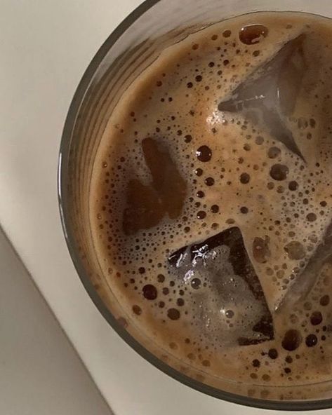 French Vanilla Creamer, Space Jewelry, Coffee Photography, Coffee Addict, Coffee Recipes, Iced Tea, Coffee Break, Coffee Time, Coffee Beans