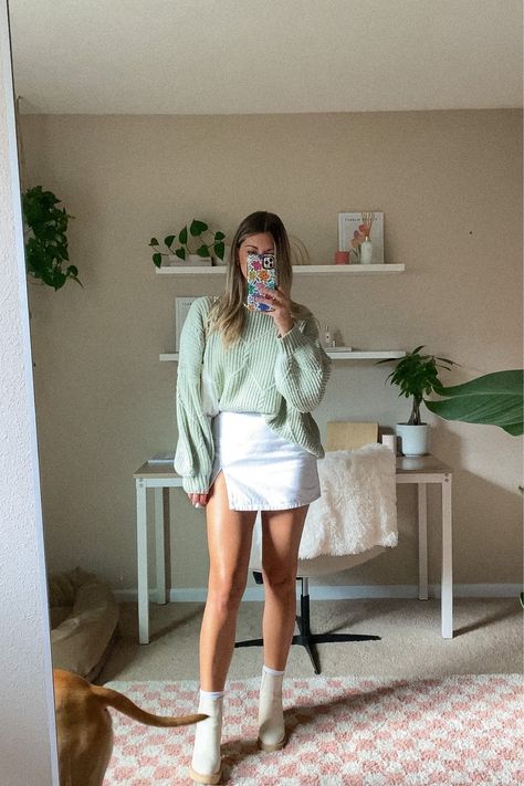 Mini Skirt And Oversized Sweater, Oversize Sweater With Skirt, White Skirt And Boots Outfit, Styling White Mini Skirt, Mini Skirt White Outfit, White Leather Mini Skirt Outfit, White Boots With Skirt, Skirt And White Boots Outfit, How To Style White Boots For Fall