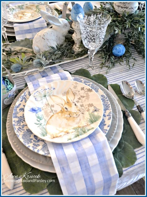 Classy Easter, Blue And White Plates, Easter Dinner Table, Bunny Dishes, Easter Plates, Bunny Plates, Easter Stuff, Table Dressing, Tafel Decor