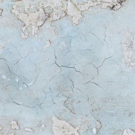 On this episode of Finish Friday, DIY expert Amy Howard shares all about a unique way to use Venetian Plaster — on your walls! Venetian Plaster comes to us from ancient times, but in this modern day era, the possibilities are truly endless for this lovely material. Easy to work with and highly textured, Venetian Plaste New Orleans Interior Design, Diy Furniture Refinishing, Beachy Farmhouse, Venetian Plaster Walls, Aluminum Foil Art, Painted Post, Amy Howard, Refinishing Furniture Diy, Diy Plaster