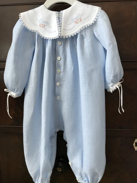 Vintage Newborn Clothes, Traditional Baby Clothes, Vintage Baby Gear, Romper Sewing Pattern, Vintage Baby Clothes, Baby Inspiration, Baby Embroidery, Baby Clothes Patterns, Baby Girl Dresses