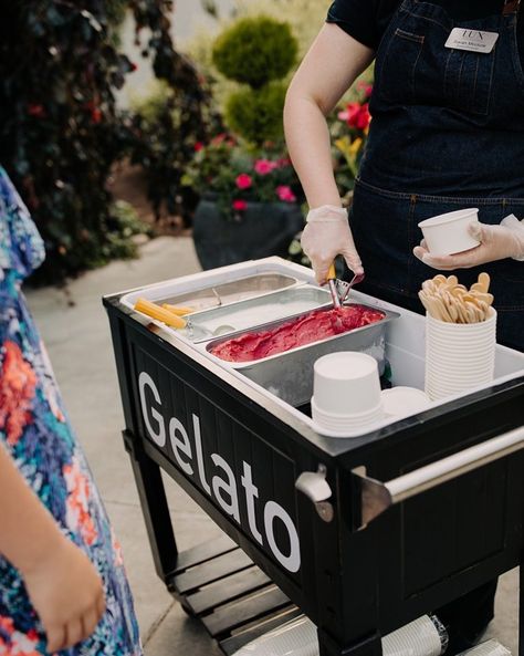 The Best 2020 Wedding Trends You Need to Know About Wedding Ice Cream Bar, Ice Cream Wedding, Gelato Cart, Gelato Bar, Ice Cream Business, B Photo, Mobile Food Cart, Ice Cream Stand, Gelato Ice Cream