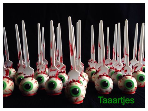 - Halloween Eyeball cakepops Eyeball Cake Pops, Eyeball Cake, Scary Halloween Cakes, Easy Halloween Snacks, Postres Halloween, Halloween Cake Pops, Halloween Eyeballs, Halloween Sweets, Food For Party