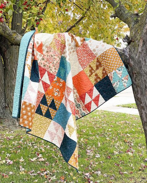 #agfgloria hashtag on Instagram • Photos and videos Quilt Photography, Easy Quilting Techniques, Plaid Quilts, Maureen Cracknell, Beginner Quilting, Half Square Triangle Quilts Pattern, Sewing Machine Quilting, Memory Quilts, Boho Quilt