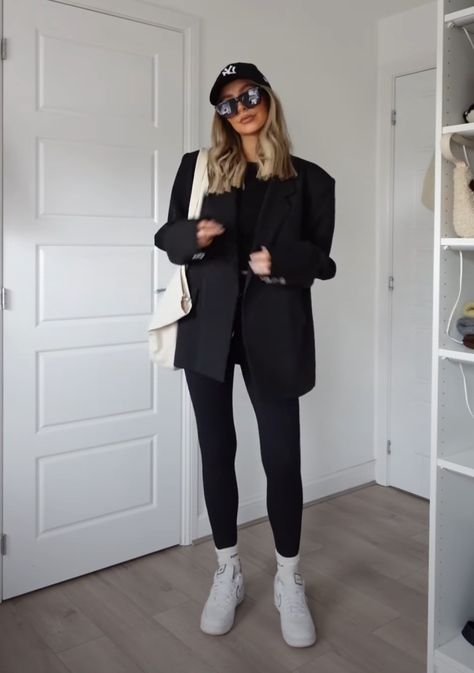 Sporty Elegant Outfit, Elegance Outfit, Sporty Chic Outfits, Athletic Outfit, Outfit Leggings, Ny Outfits, Classic Style Outfits, Neue Outfits, Adidas Outfit