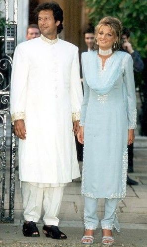 Imran Khan Wedding, Jemima Khan, Celebrities Wedding, Imran Khan Photos, There Can Only Be One, Imran Khan Pakistan, Pakistan Culture, Beautiful Sleeves, Marriage Photos