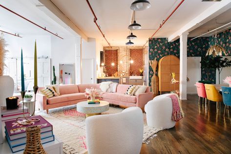 Tiny Living Space, Open Loft, Apartment Loft, Colorful Apartment, Brooklyn Apartment, Loft Studio, Pink Sofa, New York Apartment, Loft Apartment