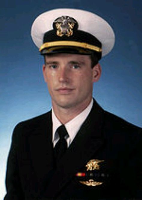 Lt.Michael Murphy gave his life by going into the crossfire to call in a extraction for his team that was pinned down by the taliban for his actions he was awarded the Medal of Honor Danny Dietz, Michael P Murphy, Murph Workout, Operation Red Wings, Marcus Luttrell, United States Navy Seal, Michael Murphy, Chris Kyle, Medal Of Honor Recipients