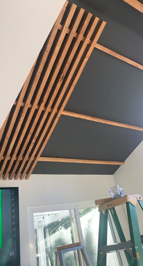 Slat Ceiling, Wood Slat Ceiling, Balcon Mic, Basement Ceiling, Wood Ceilings, Slat Wall, Into The Woods, Design Living Room, Wood Slats