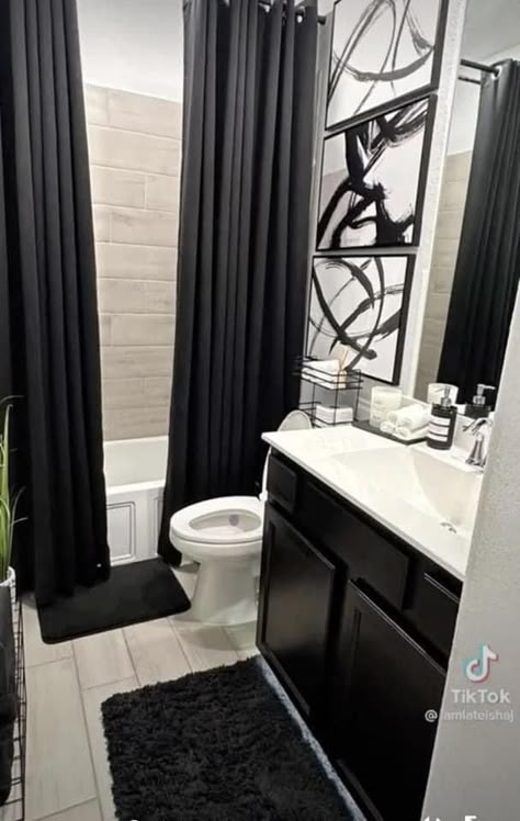 Black And White Themed Bathroom, Bathroom Ideas Apartment Decor, Black Apartment Bathroom, White Black Bathroom Ideas, Men’s Dark Bathroom Ideas, Black And White Apartment Bathroom, Small Simple Bathroom Ideas, Bathroom Inspo Black, Apartment Decorating Black And White