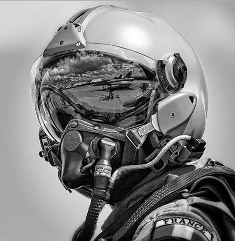 Flight Helmet, Pilot Helmet, Photo Avion, Jet Pilot, Doomsday Prepper, Jet Fighter Pilot, Live A Healthy Lifestyle, Military Wallpaper, Airplane Fighter