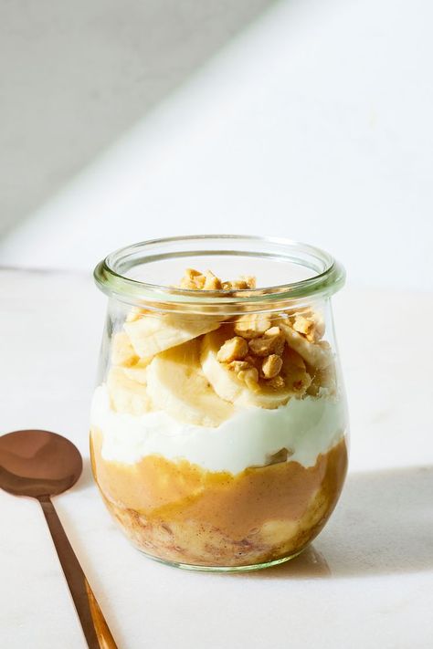 This Banana-Peanut Butter Yogurt Parfait Is an Easy No-Added-Sugar Snack Idea Peanut Butter Yogurt Parfait, No Sugar Breakfast, Peanut Butter Parfait, Healthy Parfait Recipes, Healthy Parfait, Foodie Aesthetic, Peanut Butter Yogurt, Banana Peanut Butter, Parfait Recipes