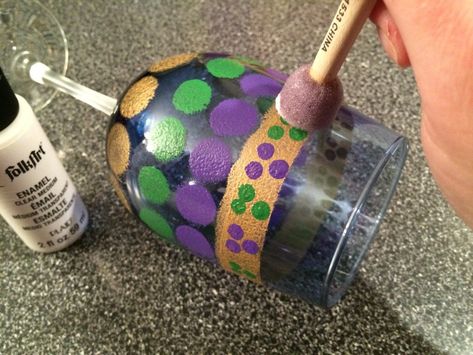 Diy Mardi Gras Ornaments, Mardi Gras Decorations Diy Dollar Stores, Dollar Tree Mardi Gras Diy, Mardi Gras Crafts Diy, Mardi Gras Painting Ideas, Mardi Gras Crafts For Adults, Diy Mardi Gras Decorations, Mardi Gras Ornaments, Campground Activities