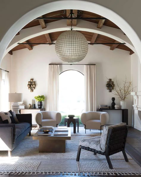 Spanish-Style Living Rooms Modern Spanish Style Homes Interior Design, Modern Spanish Style Homes Interior, Spanish Style Homes Interior, Spanish Style Interiors, Spanish Style Living Room, Modern Spanish Style Homes, Spanish Style Home Interior, Spanish Living Room, Modern Mediterranean Home