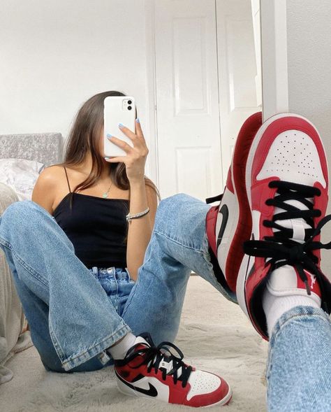 Jordan 1 Mids Outfit Women, Red Jordans Outfit For Women, Jordan 1 Chicago Outfit, Red Jordan 1 Outfit, Jordan 1 Lost And Found, Air Jordans Outfit, Jordan Outfits Womens, Jordan 1 Outfit Women, Red And Black Outfits