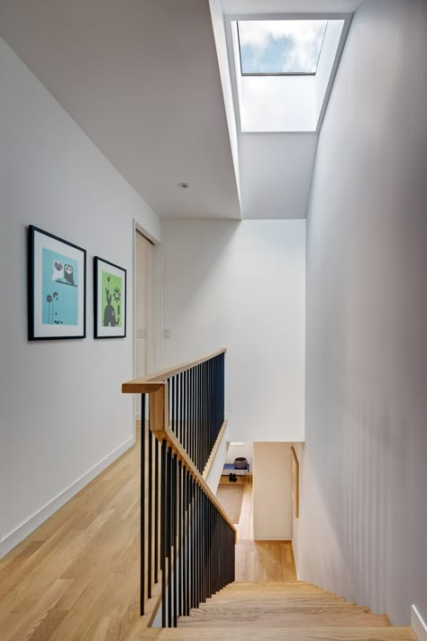 https://www.dezeen.com/2018/04/22/barker-freeman-design-office-bdfo-20th-street-house-renovation-extension-brooklyn/?utm_medium=email&utm_campaign=Daily%20Dezeen%20Digest&utm_content=Daily%20Dezeen%20Digest+CID_c5b6c2bec92f5d3430cb9ce8fc841a9c&utm_source=Dezeen%20Mail&utm_term=BFDO%20adds%20extensions%20and%20skylights%20to%20Brooklyn%20townhouse Wood Frame House, Skylight Design, Narrow House, Home Stairs Design, Lan Can, Street House, House Stairs, Side Yard, House Extensions