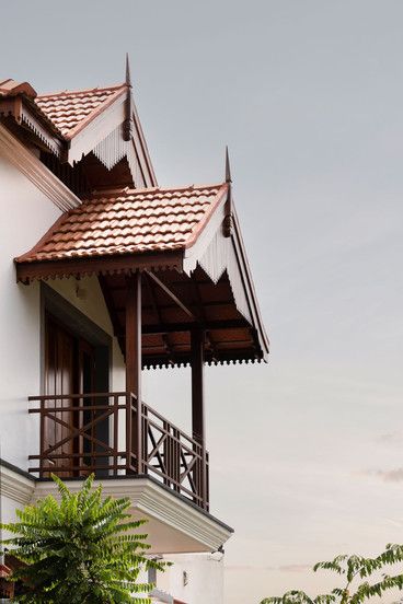 Exterior View Of Balcony Design With Timber Works Sloping Roof Designs Kerala, Traditional Roof Design, Modern Chettinad House, Traditional Balcony Design, Sit Out Ideas House Kerala, Benny Kuriakose, Dream Balcony, Panoramic Elevator, Balcony Art