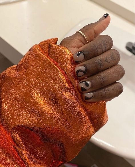 Natural Nails Designs Black Women, Gel Nails Ideas Short Natural Nail, Mail Art On Natural Nails, Mail Nail Art, Two Short Nails Rest Long, Nail Design On Short Natural Nails, Acrylic Layover Nails, Natural Nail Designs Short Square, Gel Manicure Designs Natural Nails