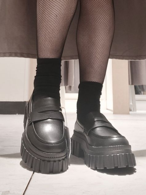 chunky classy loafers, shoes 2023, grunge, goth, emo, egirl outfit aesthetic, dark academia, punk, rock fashion, teen, hot girl summer, black outfit ideas, waif, girl party outfit, fishnet tights outfit Goth Loafer Outfit, Alt Loafers Outfit, Women’s Chunky Loafers, Girl Techwear, 2023 Grunge, Goth Loafers, Trendy Black Lace-up Platform Loafers, Black Chunky Platform Slip-on Loafers, Loafers Chunky