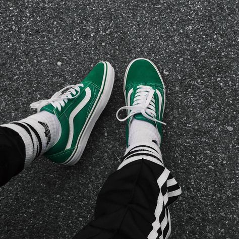 13.3k Likes, 60 Comments - Kim | Germany-Stuttgart  (@blvckd0pe) on Instagram: “ little green (outfit from a few days ago)  Check out my brand @vandox.design ✌❤” Vans Wallpaper, Vans Aesthetic, Different Types Of Sneakers, Tenis Vans, Green Vans, Heels Aesthetic, Aesthetic Shoes, Tennis Clothes, Sneakers Men Fashion