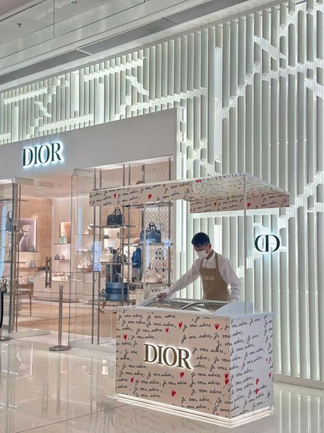 Qixi Festival, Dior in store pop-up , fun and quirky, personalization Dior Pop Up, Popup Event, Qixi Festival, Dior Store, Pop Display, Beauty Consultant, Christian Dior Couture, Dior Couture, Luxury Retail