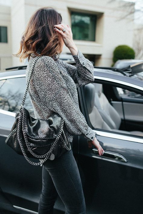 Gray Bag Outfit, Falabella Bag Outfit, Stella Mccartney Bag Falabella, Cute Outfit Ideas For Women, Stella Mcartney, Stella Bag, Falabella Bag, Uni Bag, Cute Outfit Ideas