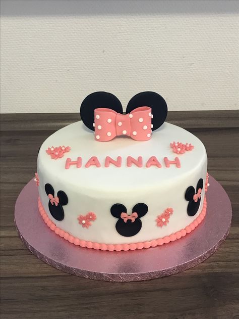 Minnie Maus Fondant Torte Mickey Mouse Torte, Fondant Torte, Minnie Mouse Birthday Cakes, Minnie Cake, Girl Birthday Decorations, Minnie Party, Minnie Mouse Birthday Party, Mickey Mouse Party, Minnie Mouse Party