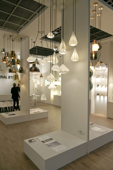 Light + Building 2016 Retail Lighting Design, Blitz Design, Plan Garage, Glass Store, Retail Lighting, Showroom Display, Showroom Interior Design, Lighting Showroom, Circa Lighting