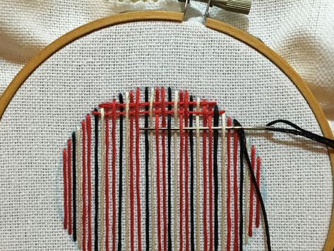 needle weaving plaid Plaid Embroidery Pattern, Darning Stitch, Embroidered Photo Art, Weaving Embroidery, Embroidery Simple, Needle Weaving, Weaving Loom Projects, Embroidery Sampler, Weaving Designs