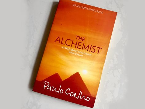 The Alchemist Book Aesthetic, The Alchemist Book, The Alchemist Paulo Coelho, Alchemist Book, The Power Of Introverts, Personal Growth Books, Amazing Books, The Alchemist, Book Instagram